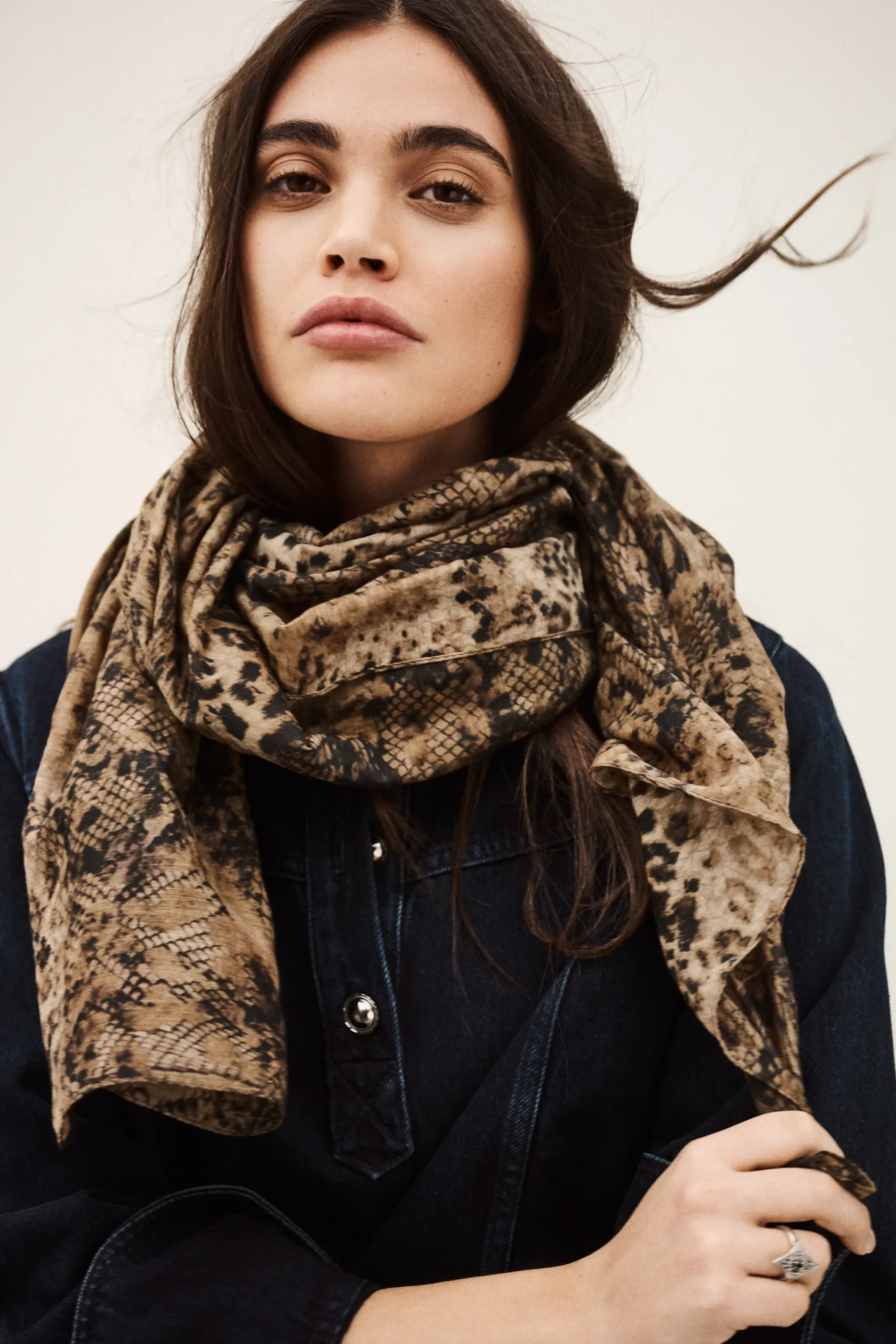 SARA foulard imprimé animalier